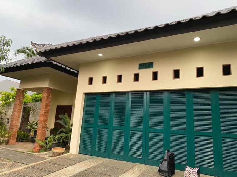 rumah jl raya jatiwaringin