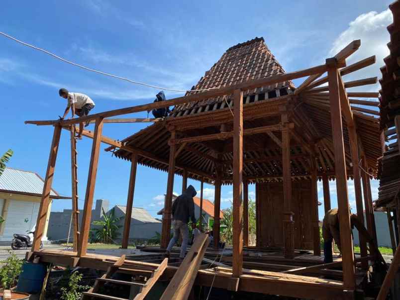 rumah joglo klasik di daerah kuta bali