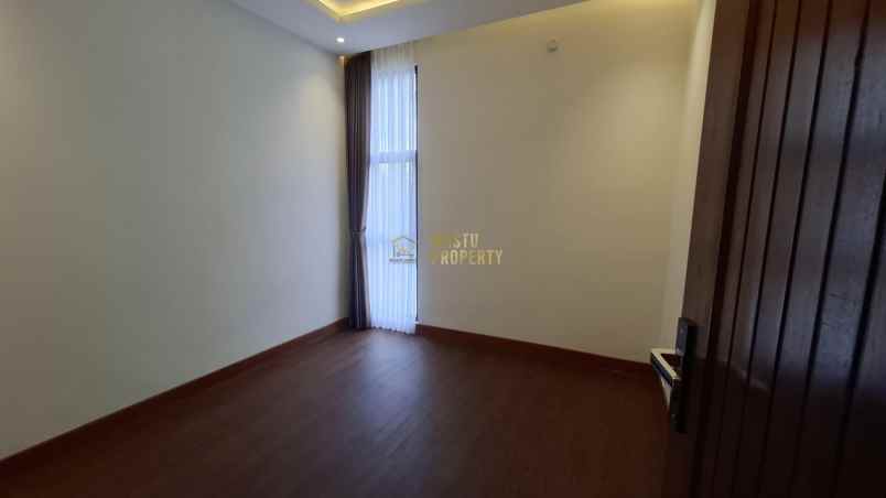 rumah kontemporer 2 lantai di ngaglik sleman