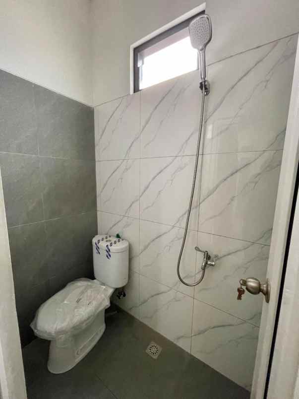 rumah kpr syariah 2 lantai strategis akses 2 mobil