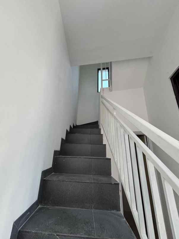 rumah lokasi premium 9 menit dari lrt harjamukti