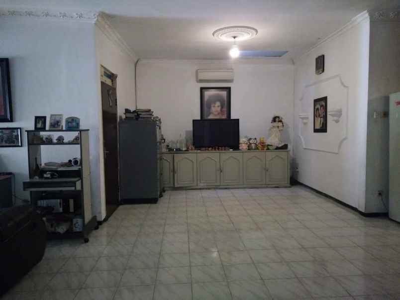 rumah manyar tirtoyoso selatan terawat row 3 mobil