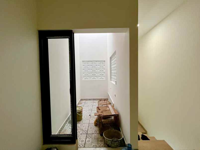 rumah mewah 2 lantai dekat terminal condong catur