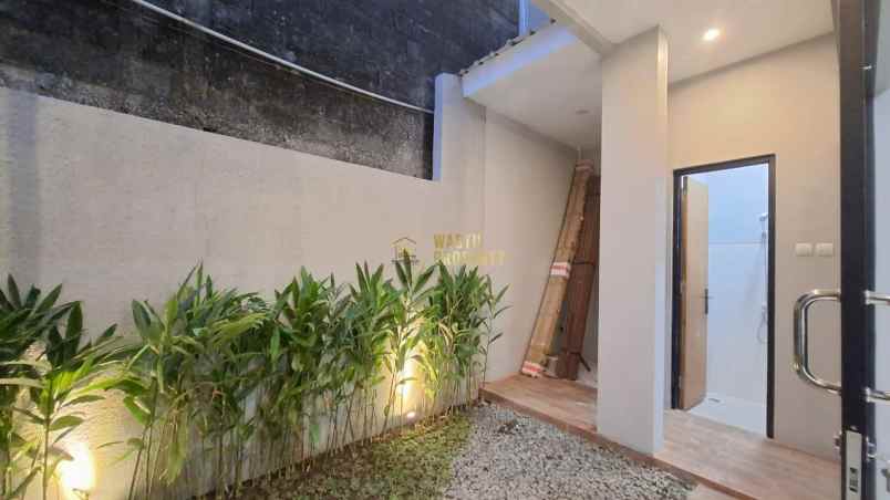 rumah mewah 2 lantai desain modern di maguwoharjo