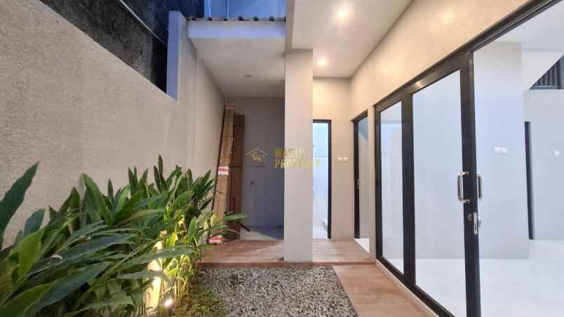 rumah mewah 2 lantai desain modern di maguwoharjo