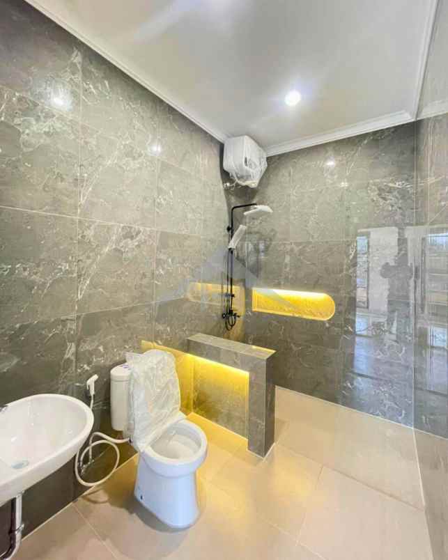 rumah mewah dalam cluster exclusive jagakarsa