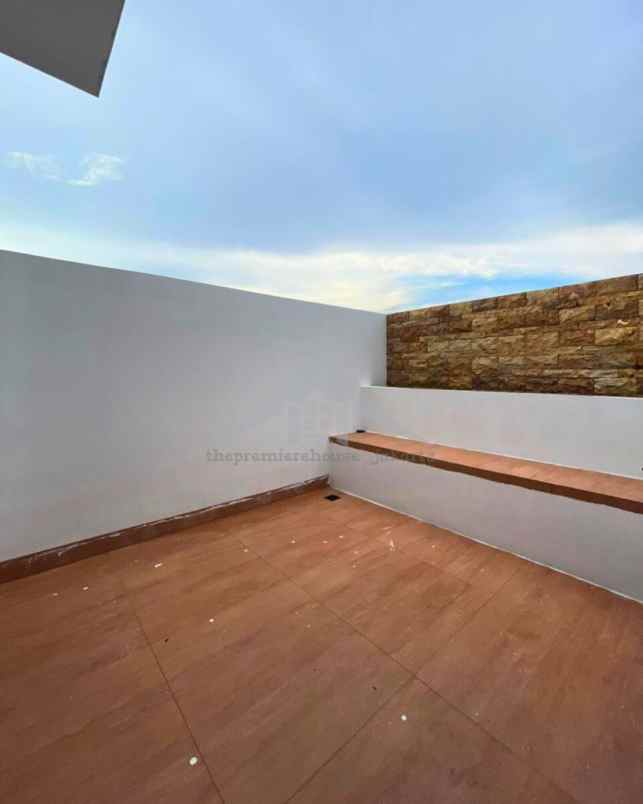 rumah mewah dalam cluster exclusive jagakarsa