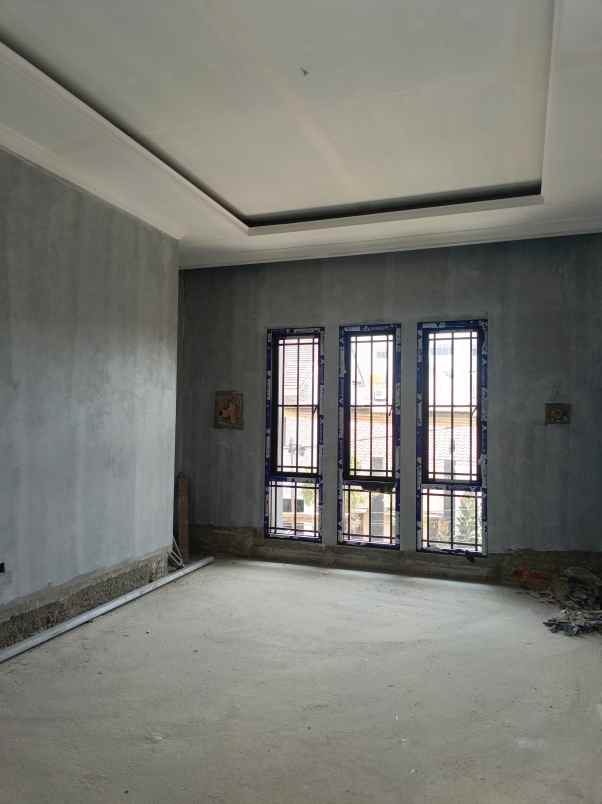 rumah mewah dalam komplek besar bukit cirendeu tangsel