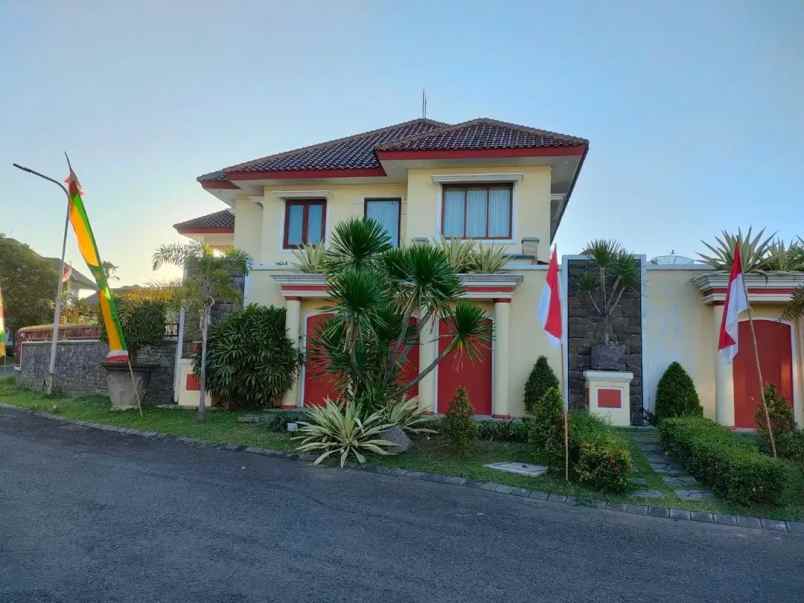 rumah mewah di komplek villa bukit mas monaco surabaya