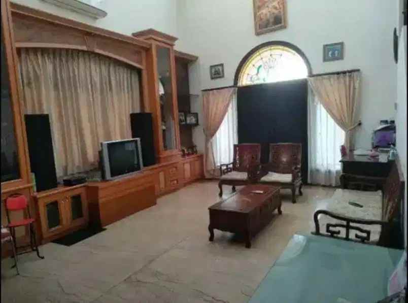 rumah mewah di komplek villa bukit mas monaco surabaya