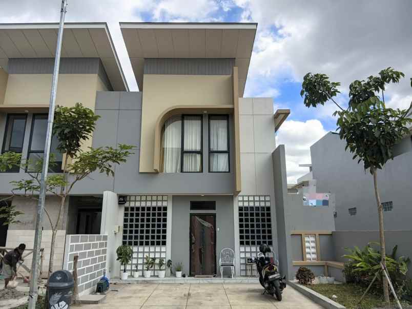 rumah mewah di podomoro park buah batu