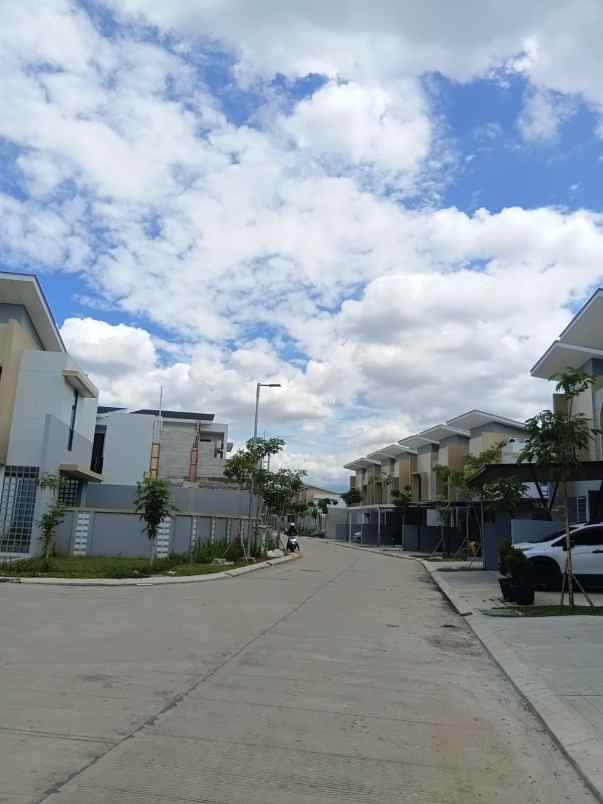 rumah mewah di podomoro park buah batu