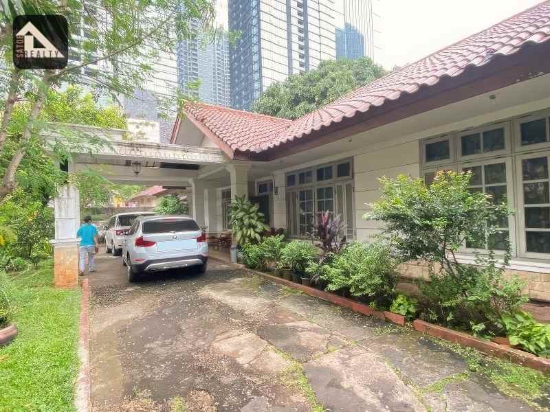 rumah mewah klasik di area premium scbd kebayoran baru