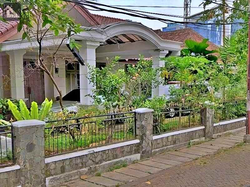 rumah mewah klasik di area premium scbd kebayoran baru