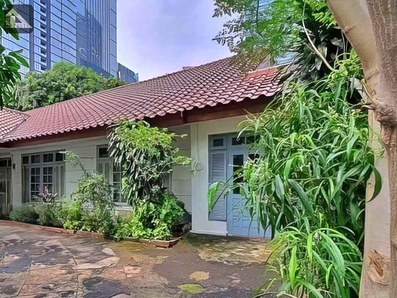 rumah mewah klasik di area premium scbd kebayoran baru