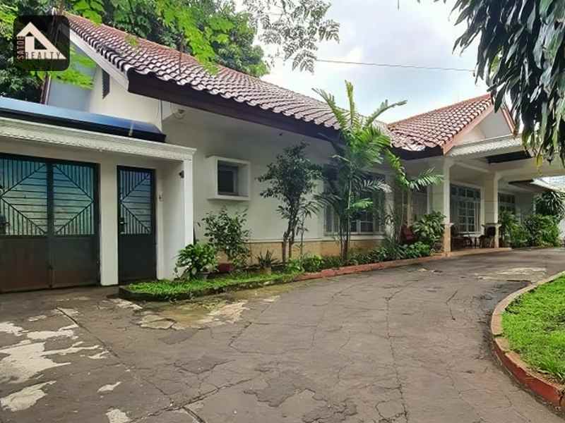 rumah mewah klasik di area premium scbd kebayoran baru