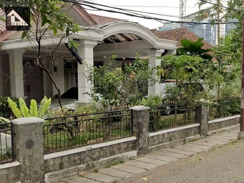 rumah mewah klasik di area premium scbd kebayoran baru