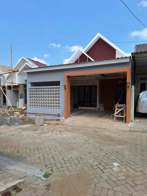 rumah minimalis 1 lantai di kepanjen