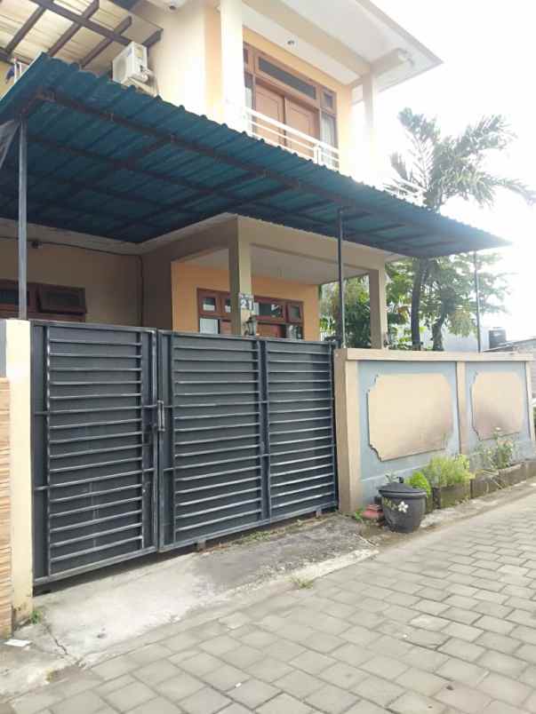 rumah minimalis lantai 2 di kawasan denpasar barat