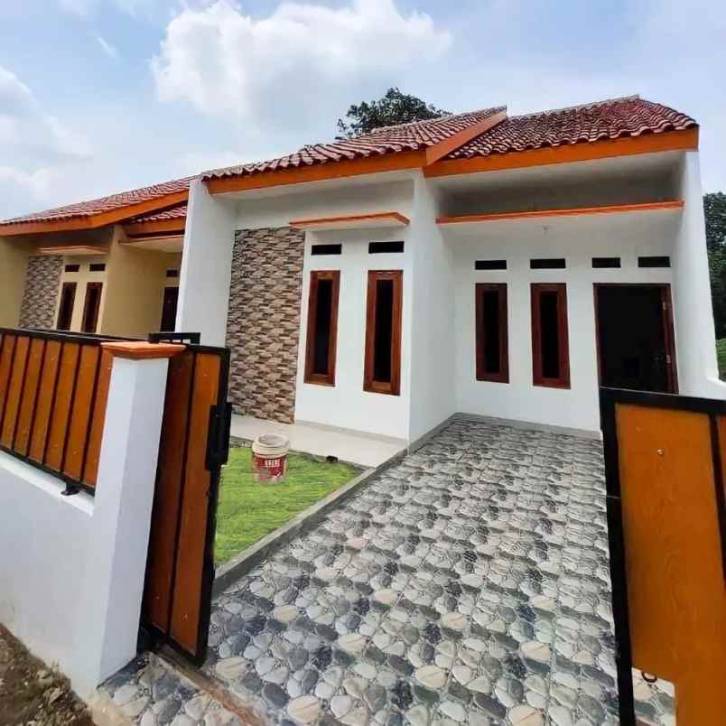 rumah modern dan strategis harga cash terjangkau