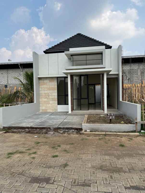 rumah modern minimalis lokasi dekat bandara abd saleh
