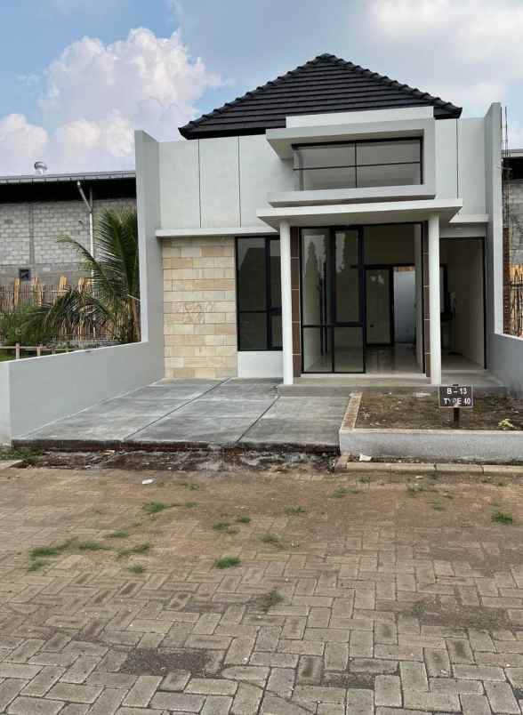 rumah modern minimalis lokasi dekat bandara abd saleh