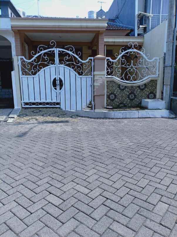 rumah pantai mentari terawat daerah kenjeran