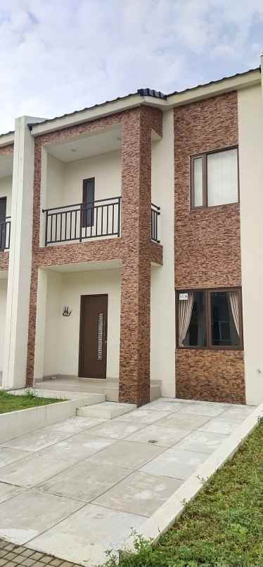 rumah ready 2 lantai shm 3 kamar pdam 2 200 watt