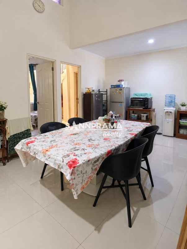 rumah second 2 lantai strategis di mampang hills depok