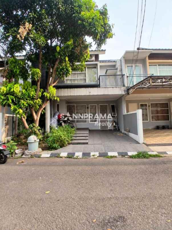 rumah second 2 lantai strategis di mampang hills depok