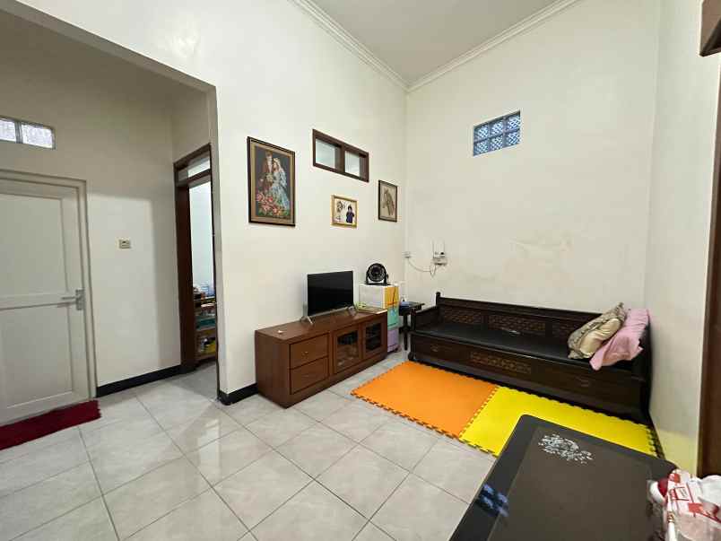 rumah siap huni 1 5 lantai dekat borma permana