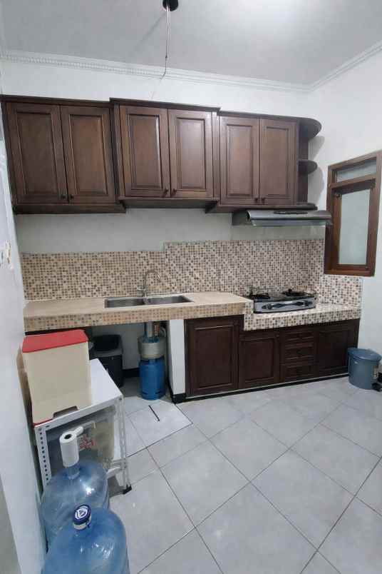 rumah siap huni 1 5 lantai dekat borma permana