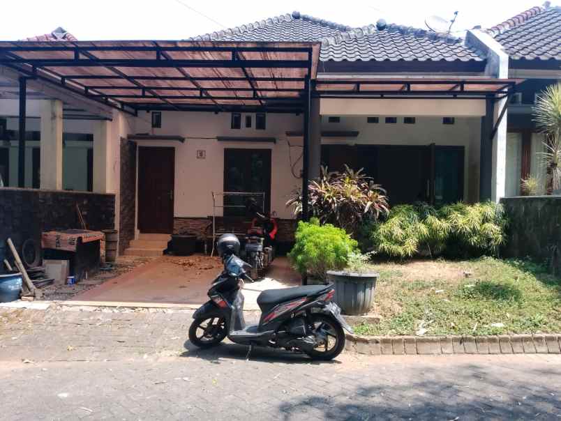 rumah siap huni lokasi strategis di sulfat malang