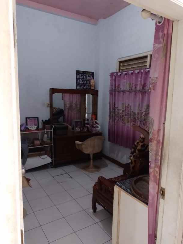 rumah tinggal 2 lt siap huni ditengah kota tangerang