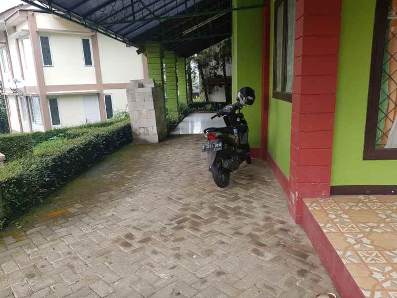 rumah villa istana bunga cisarua dekat wisata lembang