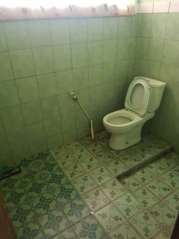 rumah villa istana bunga cisarua dekat wisata lembang