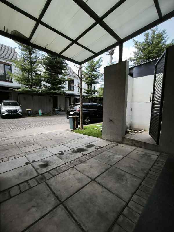 sewa rumah 2 lantai grand harvest dekat wiyung