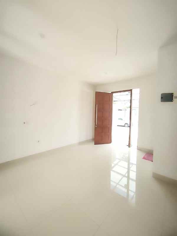 sewa rumah 2 lantai grand harvest dekat wiyung