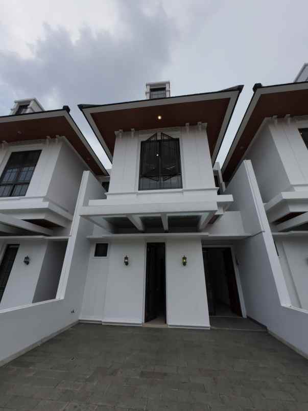 siap huni townhouse mewah di bekasi kota