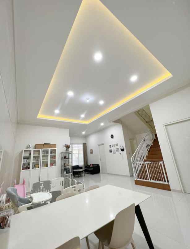 sutorejo modern minimalis 2 lantai siap tinggal