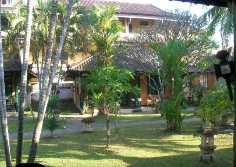 villa batu bolong batu layar