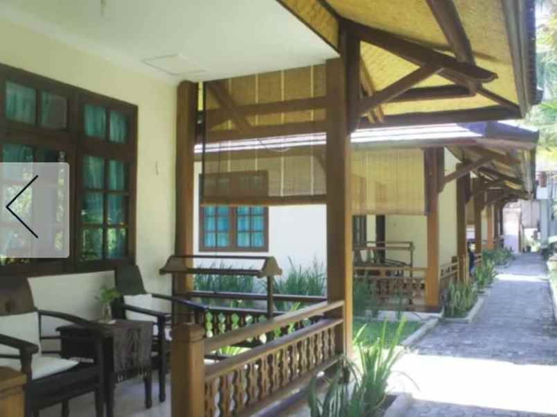 villa batu bolong batu layar