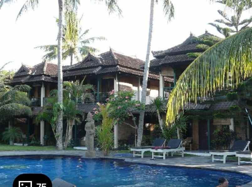 villa batu bolong batu layar