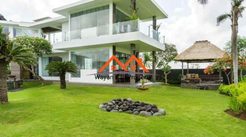 villa jalan pantai mengening