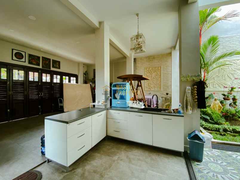 villa mewah di jantung kota jogja tanah luas