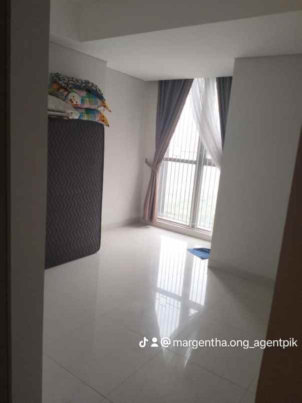 apartemen gold coast pik
