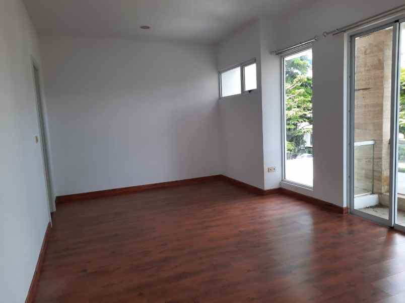 dijual cepat rumah baru semi furnished di lebak bulus