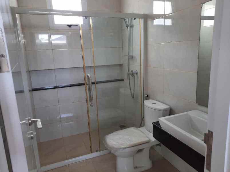 dijual cepat rumah baru semi furnished di lebak bulus