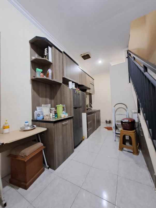 dijual cepat rumah di tanah baru beji depok