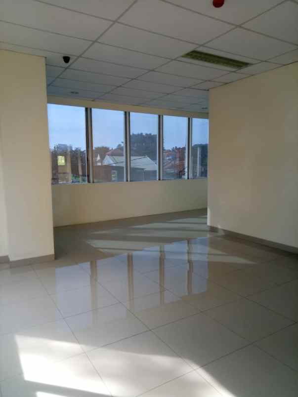 dijual gedung kantor esklusif